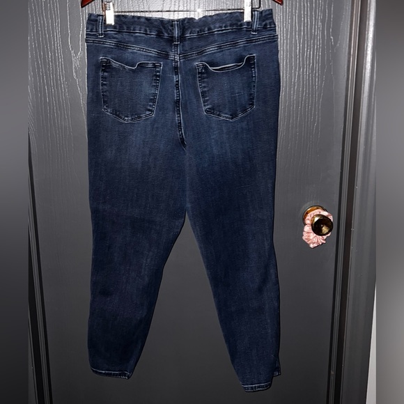 m jeans by maurices™ Limitless Jeggings—Large - Picture 2 of 6